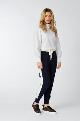 Strickhose mit Galonstreifen