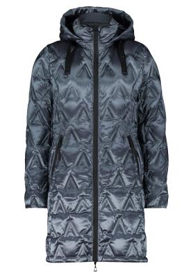 Federleichter Daunenmantel mit edlem Glanz – Wärme trifft Design