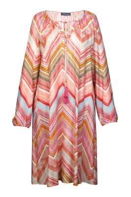 Luftiges Kleid mit Chevron-Muster – Sommer-Highlight in strahlenden Farben