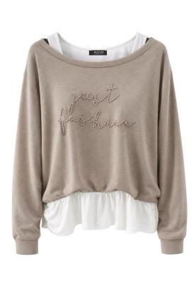 Two-in-One-Sweatshirt mit seinem integrierten Kontrasteinsatz