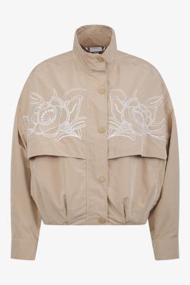 Eleganz trifft Sportlichkeit: Bestickte Jacke mit Stehkragen