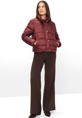 Steppjacke mit Ecofiber-Füllung – nachhaltiger Style für kalte Tage Produktdetails