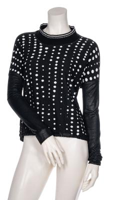 Pullover von Beate Heymann – modernes Design trifft auf extravagante Materialien