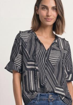 Tunic blouse w ruffle details