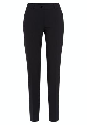 Elegante Bügelfaltenhose ist mit lässigen Eingrifftaschen