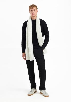 Pullover besticht durch eine moderne Waffelstruktur