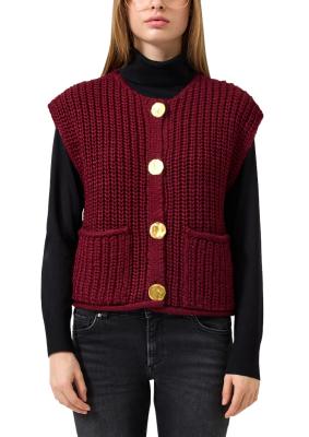 Verkürzte Strickweste mit goldenen Knöpfen