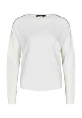 Rundhalspullover aus dünn gestrickten Rippenstruktur