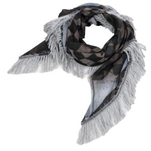 Fransenschal mit Rautenmuster – Ein Hauch von Extravaganz