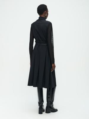Zara Top – Eleganz trifft auf Innovation