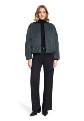 Uni Damen-Jacke mit Stehkragen und praktischen Leistentaschen
