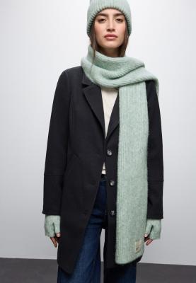 OP_Woolly Mel Arm Warmers_Mel.