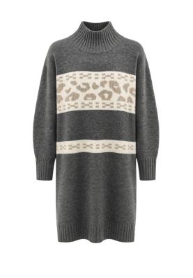 Strickkleid verbindet ein modernes Leo-Dessin mit grafischen Bordürenelementen
