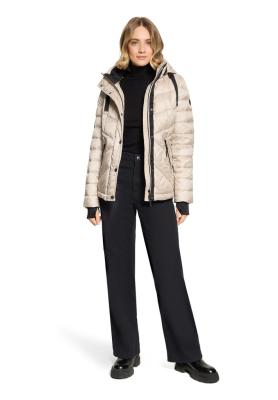 Gil Bret kurze Steppjacke mit abnehmbarer Kapuze – feminin & sportiv
