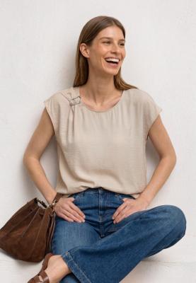 Shirtblouse w buckle detail