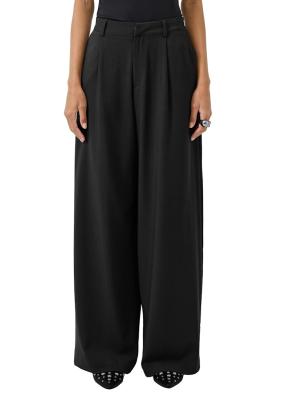 Lässige Hose mit Bundfalten und weitem Bein