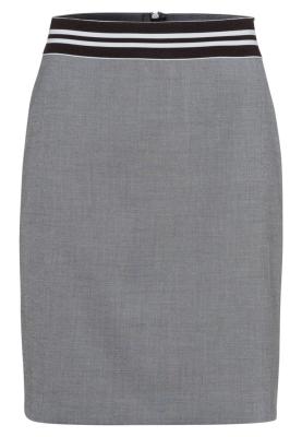 Minirock mit dem elastischen Bund im Streifendesign