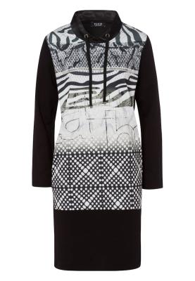 Sportives Kleid mit auffälligem Printmix und Tunnelzug am Kragen