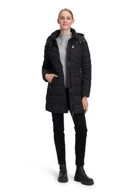 Femininer Steppmantel mit abnehmbarer Kapuze und liebevollen Details