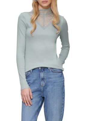 Schmales Rippshirt mit Spitzeneinsatz am Ausschnitt