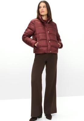 Steppjacke mit Ecofiber-Füllung – nachhaltiger Style für kalte Tage Produktdetails
