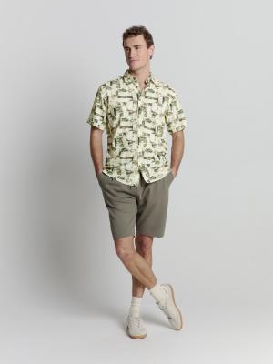 Sommerliches Hemd mit Reverskragen und Allover-Print – Leichtigkeit trifft Stil