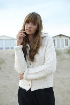 Flauschiger Komfort: Der Hoody Bouclé Cardigan von Jane Lushka < Hoody boucle cardigan 1086